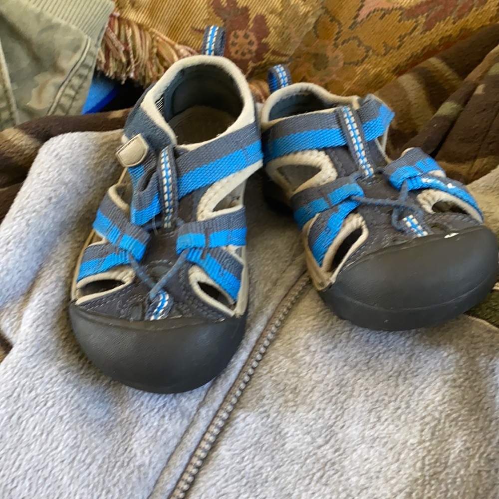 Keen salsas size 7